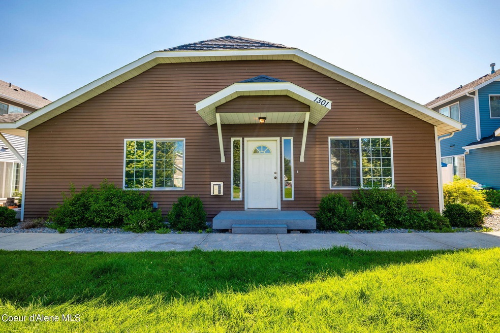 3-web-or-mls-1301-n-forsythia-cir