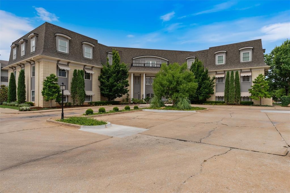 1114 Sherwood Ln unit A3, Nichols Hills, OK 73116 - photo 1