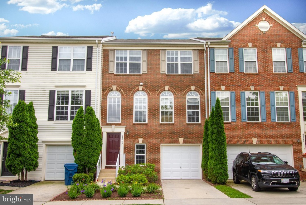 42763 Shaler St, Chantilly, VA 20152 - photo 1