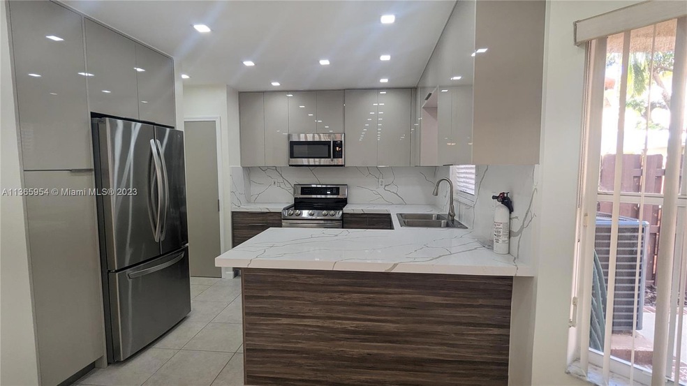 213 E Forest Oak Cir, Davie, FL 33325 - photo 1