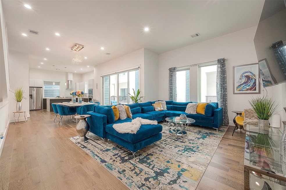 808 Fisher St unit J, Houston, TX 77018 - photo 1