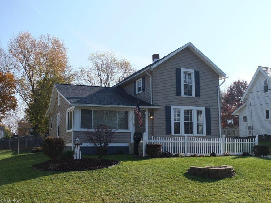 Lovely 3 bedroom, 1 full bath home with an oversiz
