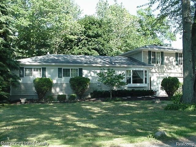 Maintenance Free Exterior--Roof New 