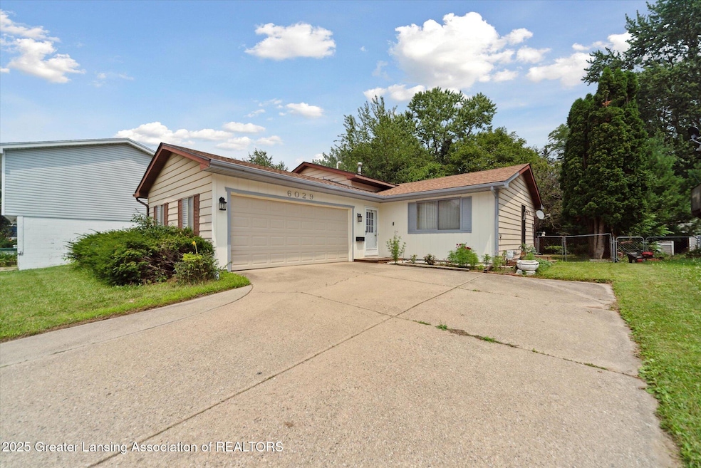 6029 Ellendale Dr, Lansing, MI 48911 - photo 1