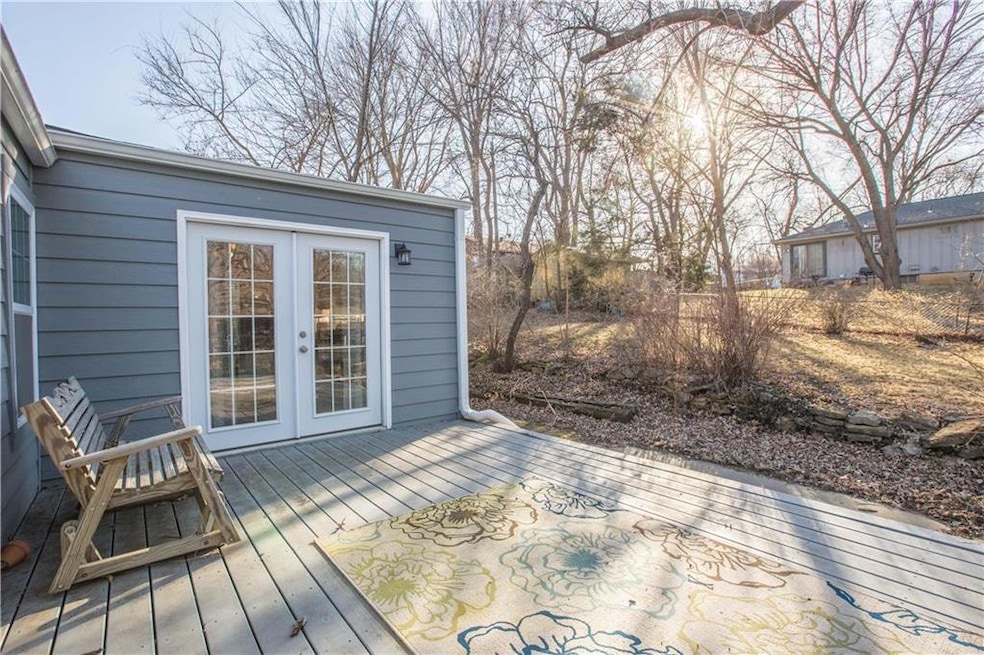 5526 Perry Ln, Shawnee, KS 66203 - photo 1