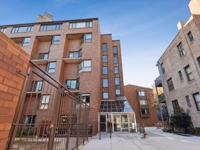 Welcome to 3700 Lake Shore Drive #702