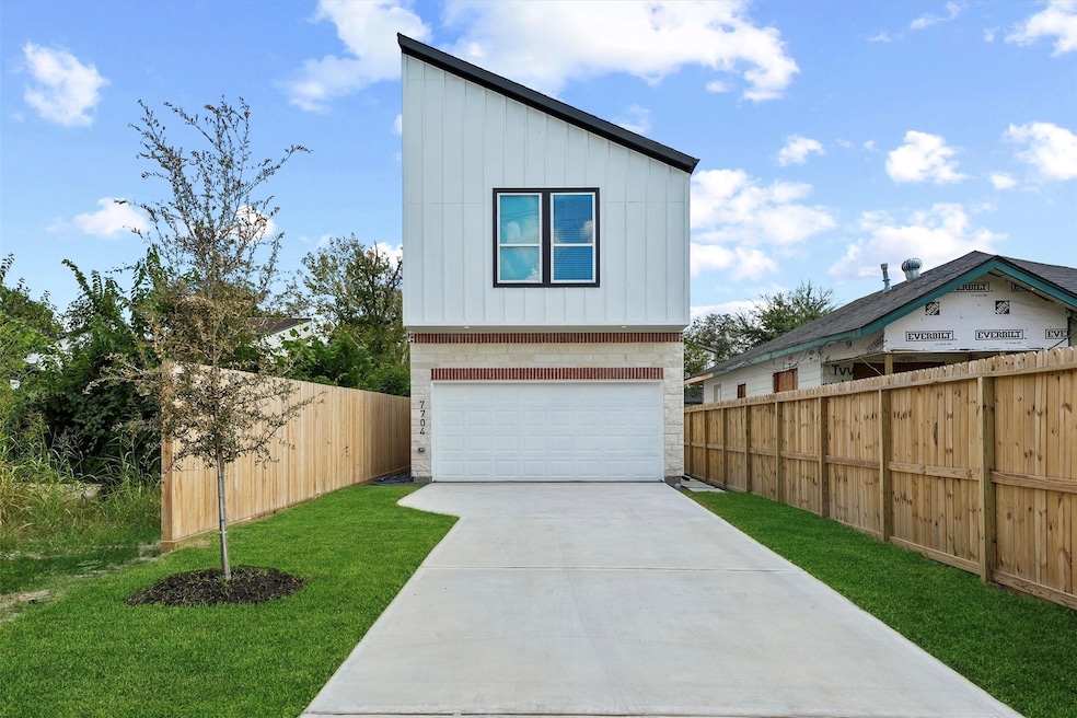 For Sale $319,000 • Co-Listing Agent