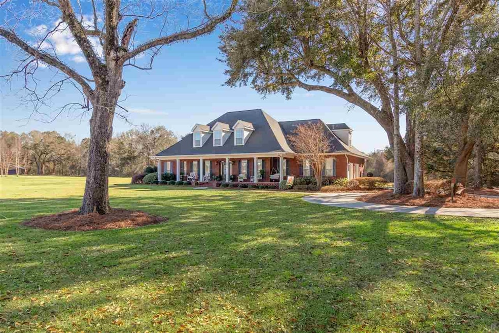 Stately Southern home on 4.2 acres