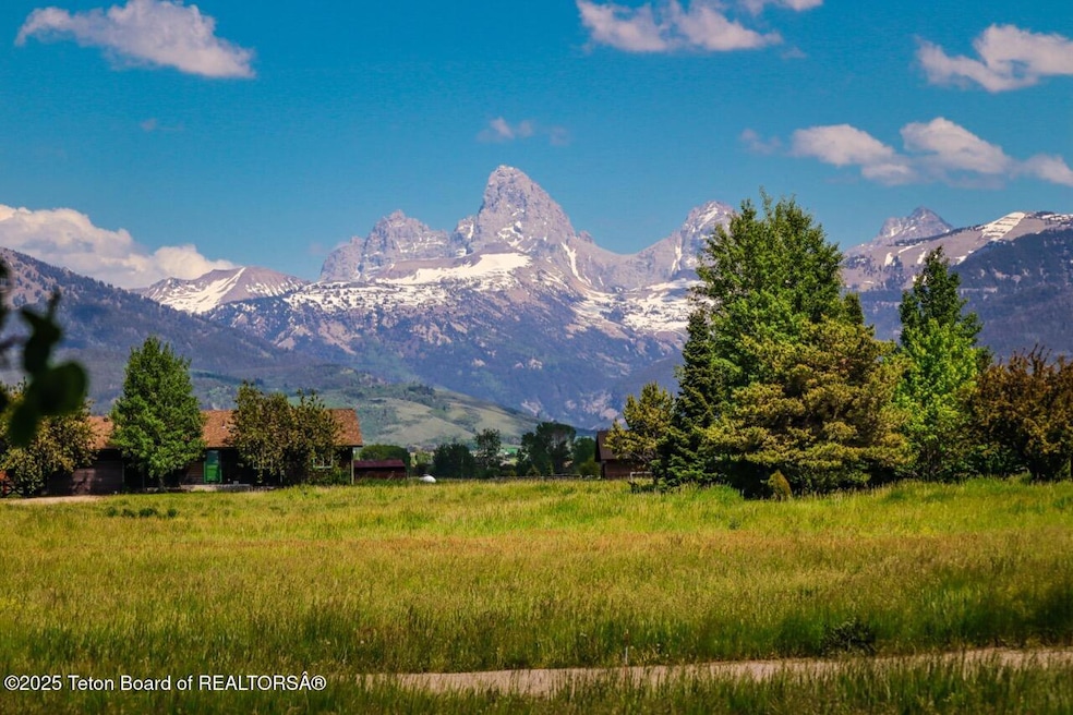 For Sale $848,000 • Co-Listing Agent
