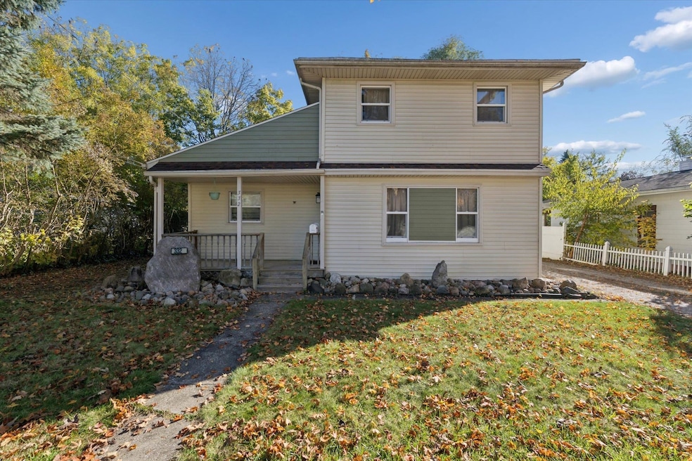 332 N Dewey St, Owosso, MI 48867 - photo 1