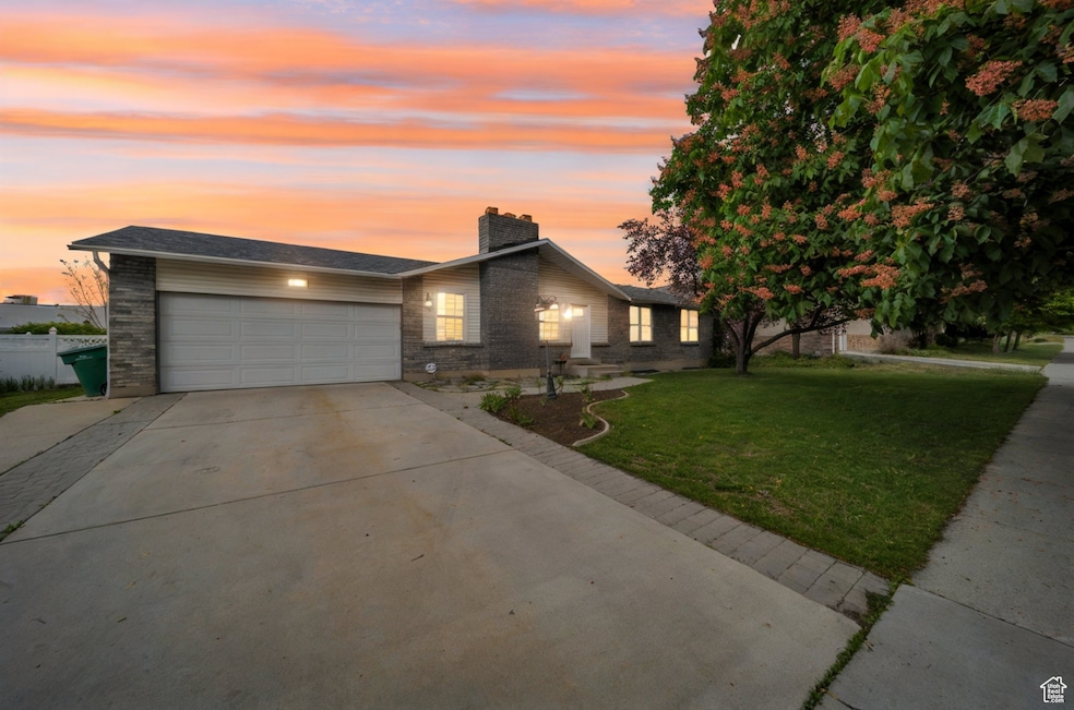 665 E Howard Dr, Sandy, UT 84070 - photo 1