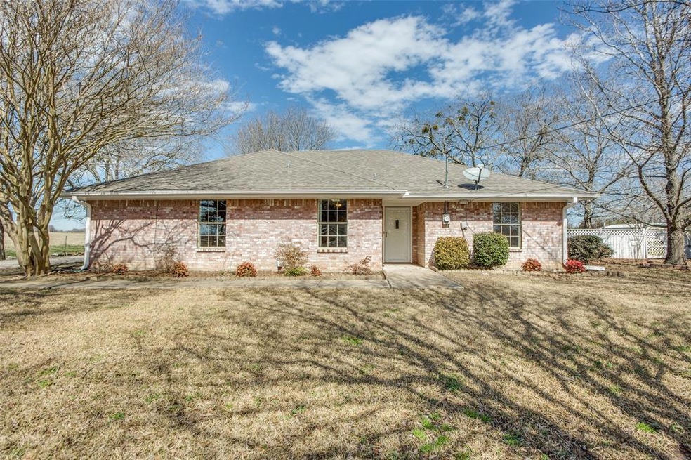 1262 W 12th St, Bonham, TX 75418 - photo 1