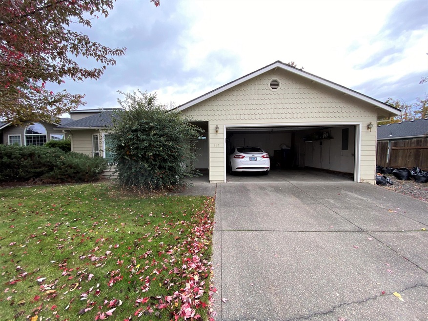 1121 Marilee St, Central Point, OR 97502 - photo 1