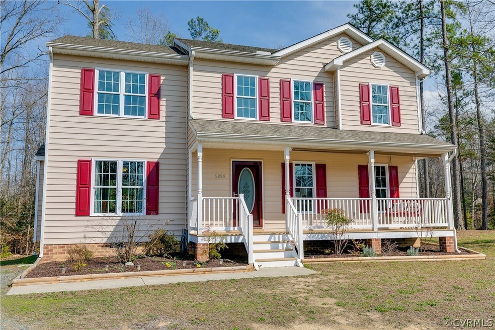 Lovely waterfront home in Deerlake