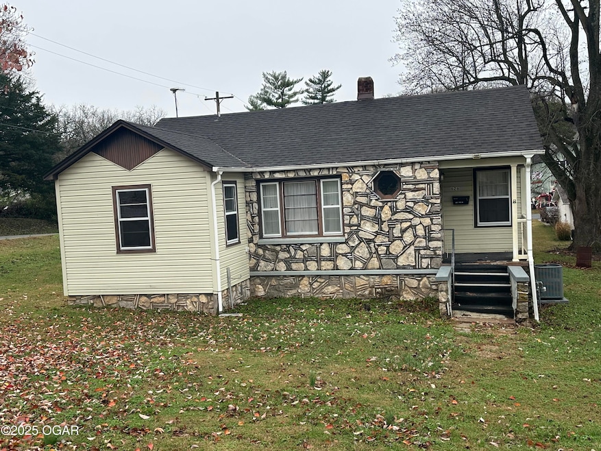 626 S High St, Neosho, MO 64850 - photo 1