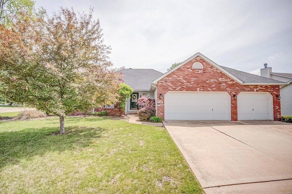 118 Stonebridge Manor Dr, Maryville, IL 62062 - photo 1