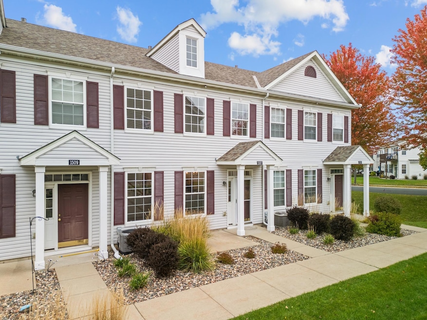 1507 Liberty Cir, Shakopee, MN 55379 - photo 1