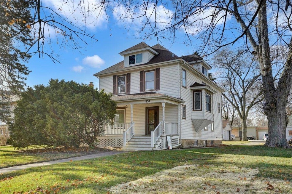 123 N Batavia Ave, Batavia, IL 60510 - photo 1