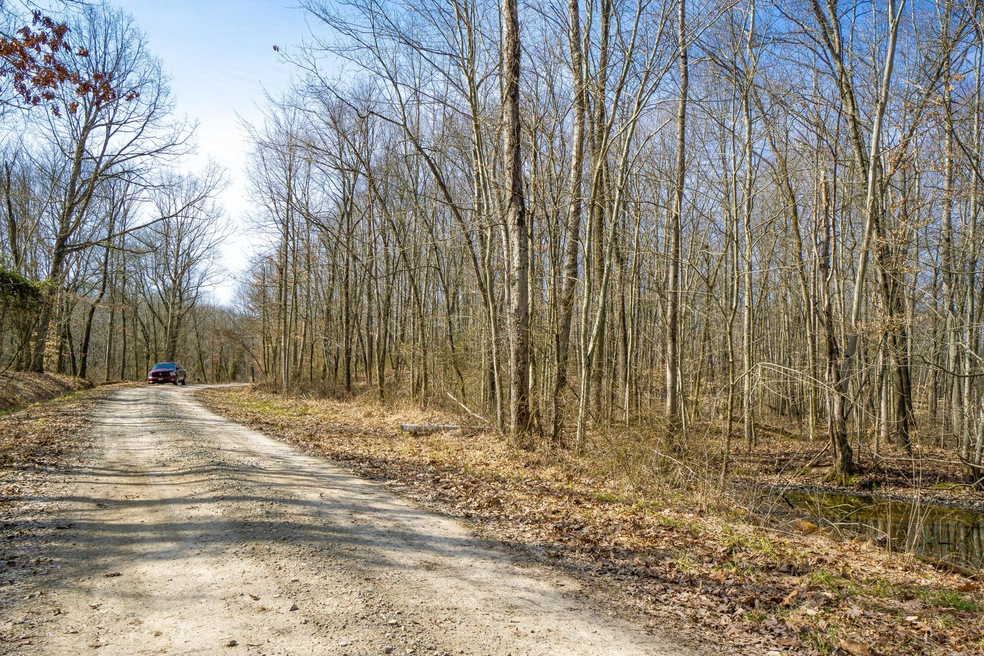 33996 W Buckingham Rd, Logan, OH 43138 - photo 1