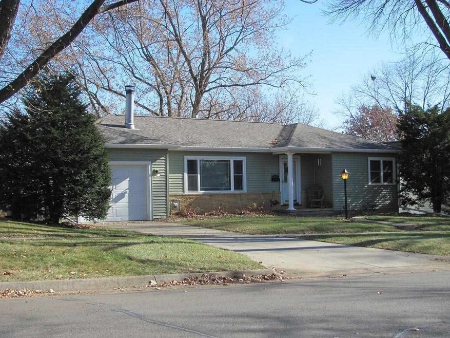 1416 Franklin St, Cedar Falls, IA 50613 - photo 1