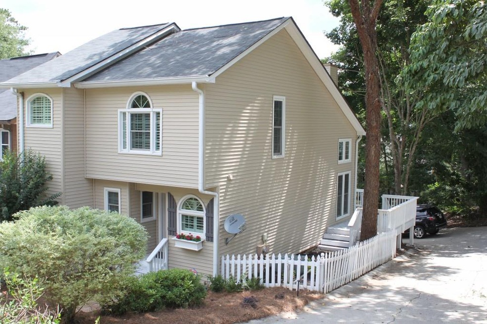 Next to Wellcrest Community - NOT part of the HOA 