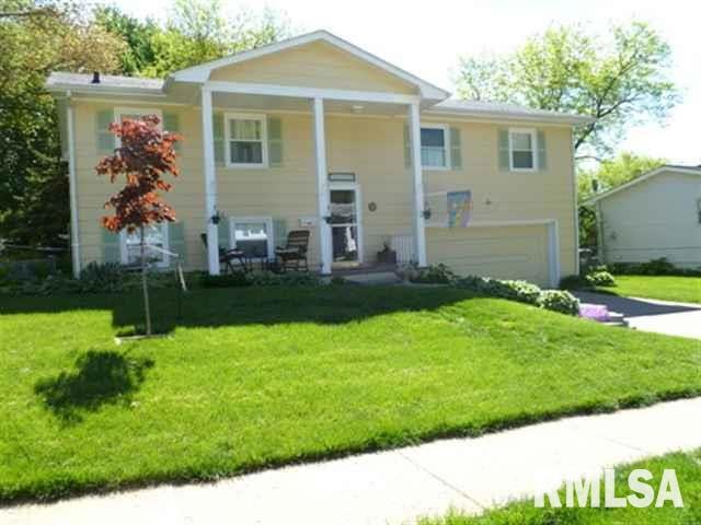 2911 Linden Ln, Bettendorf, IA 52722 - photo 1