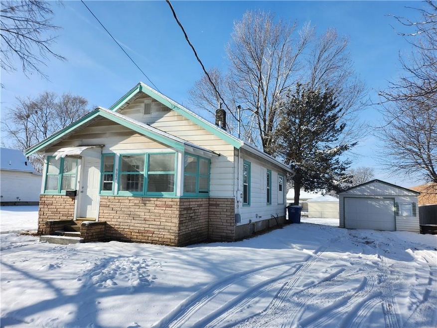 902 E 26th St, Des Moines, IA 50317 - photo 1