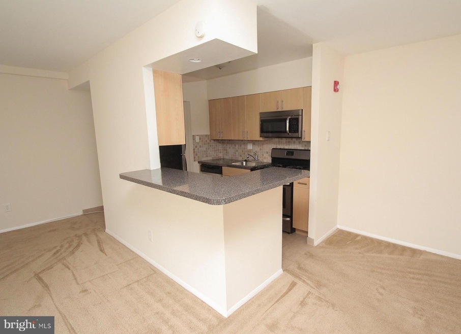 90 S Lansdowne Ave unit 202, Lansdowne, PA 19050 - photo 1