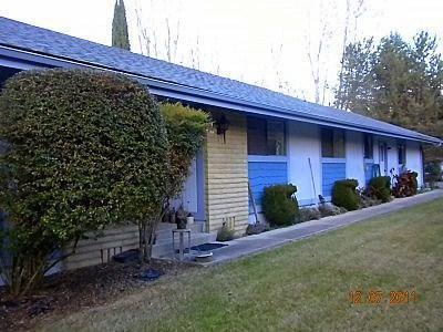 696 W Park St, Grants Pass, OR 97527 - photo 1