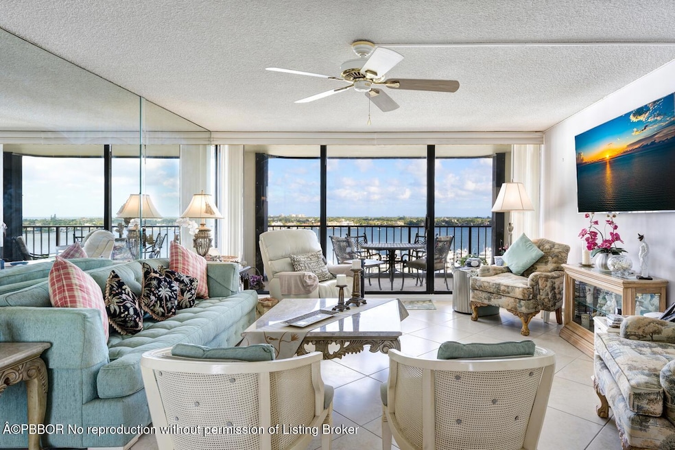 136 Lakeshore Dr Apt 1010-large-011-024-