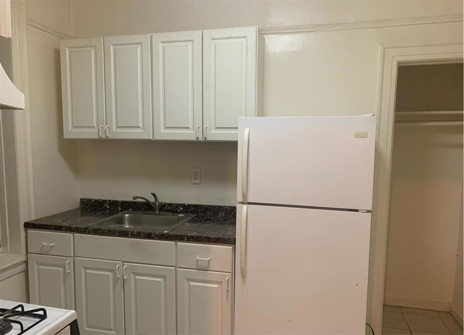 32-52 41st St unit 2-A, Long Island City, NY 11103 - photo 1
