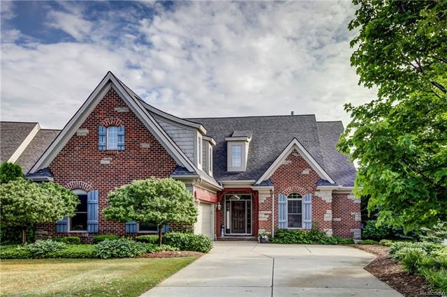 Welcome home to 10841 Cliffview.