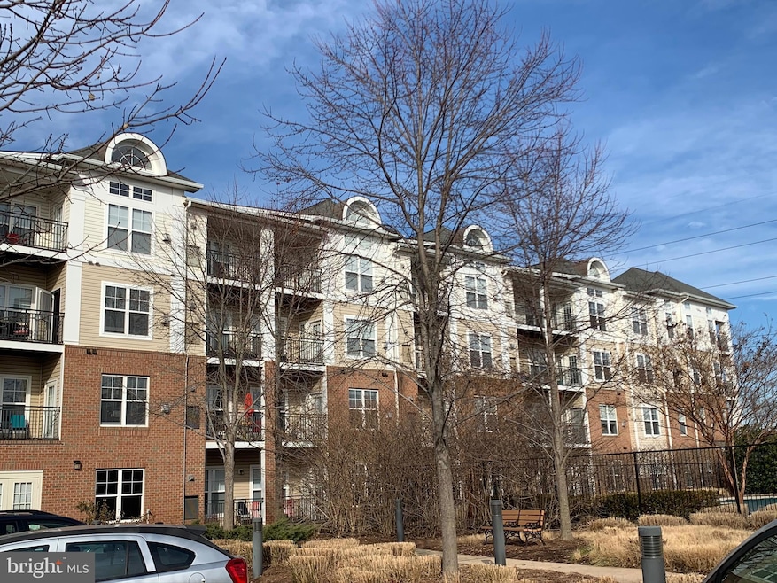3840 Lightfoot St unit 240, Chantilly, VA 20151 - photo 1