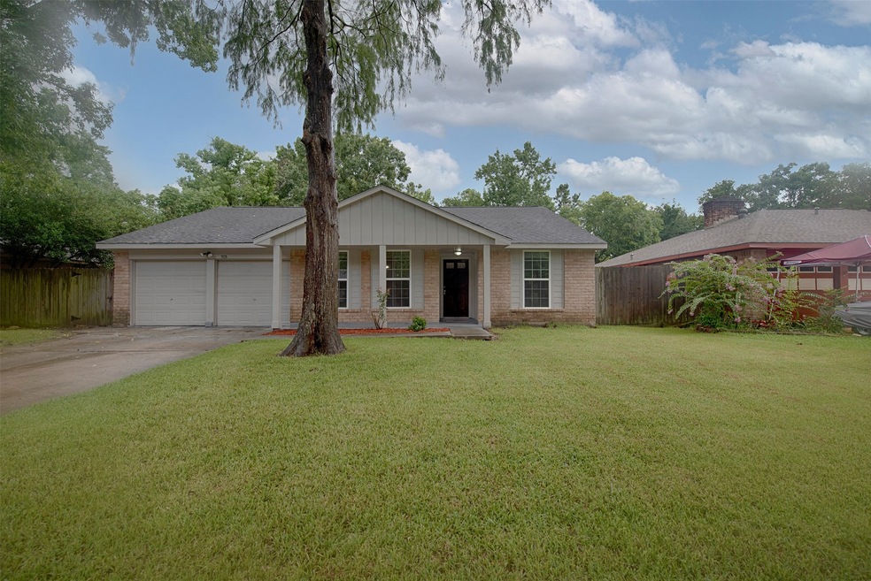 Fantastic home with amazing updates. Located in the heart of Friendswood, close to great schools, shopping and restaurants.