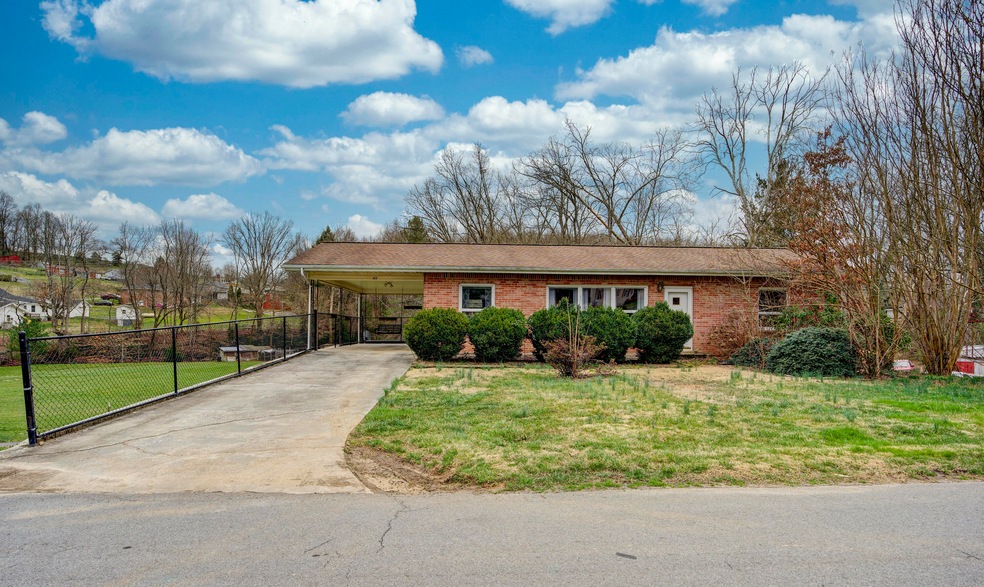 123 Joe Carr Rd, Johnson City, TN 37601 - photo 1