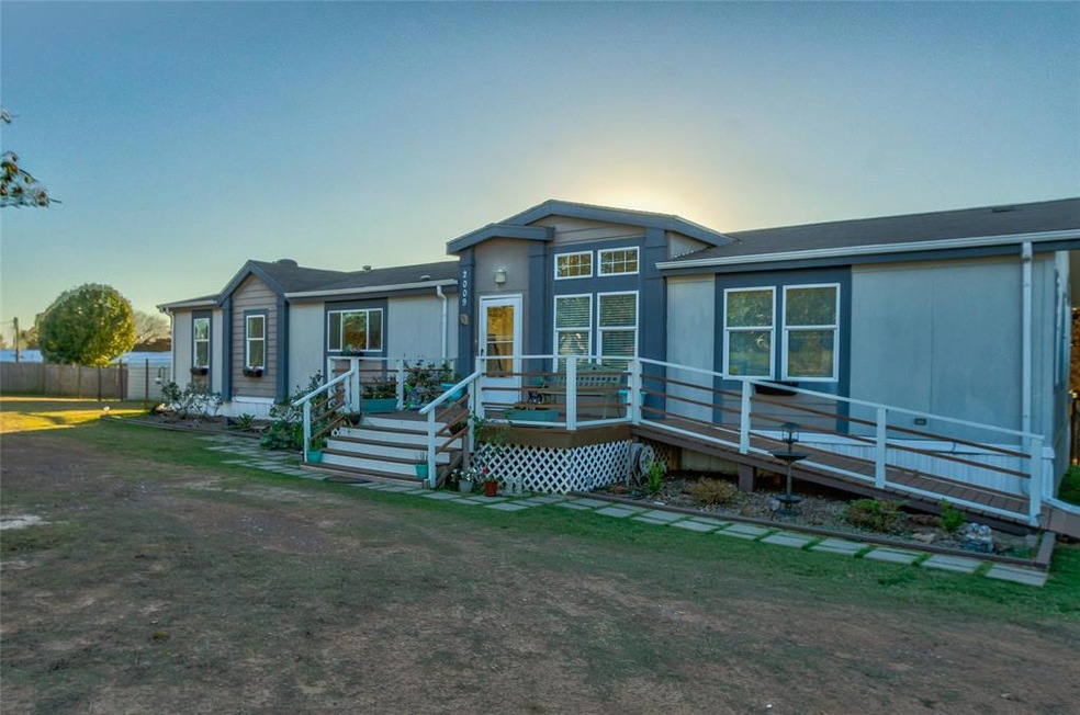 2009 Tepar Ln, Cleburne, TX 76031 - photo 1