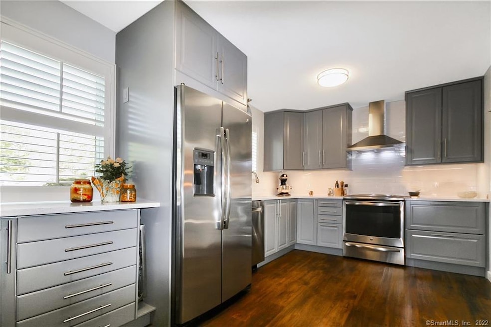 921 Heritage Village unit B, Southbury, CT 06488 - photo 1