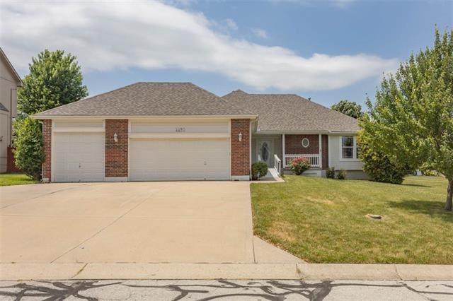 4420 SW Creekview Dr, Lees Summit, MO 64082 - photo 1