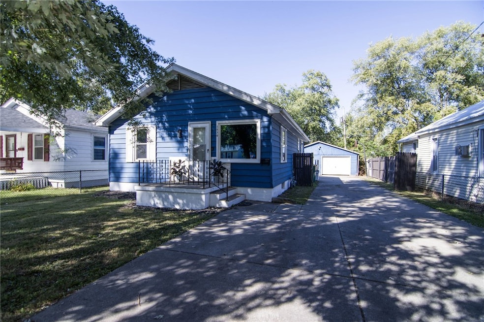 1530 W Cushing St, Decatur, IL 62526 - photo 1