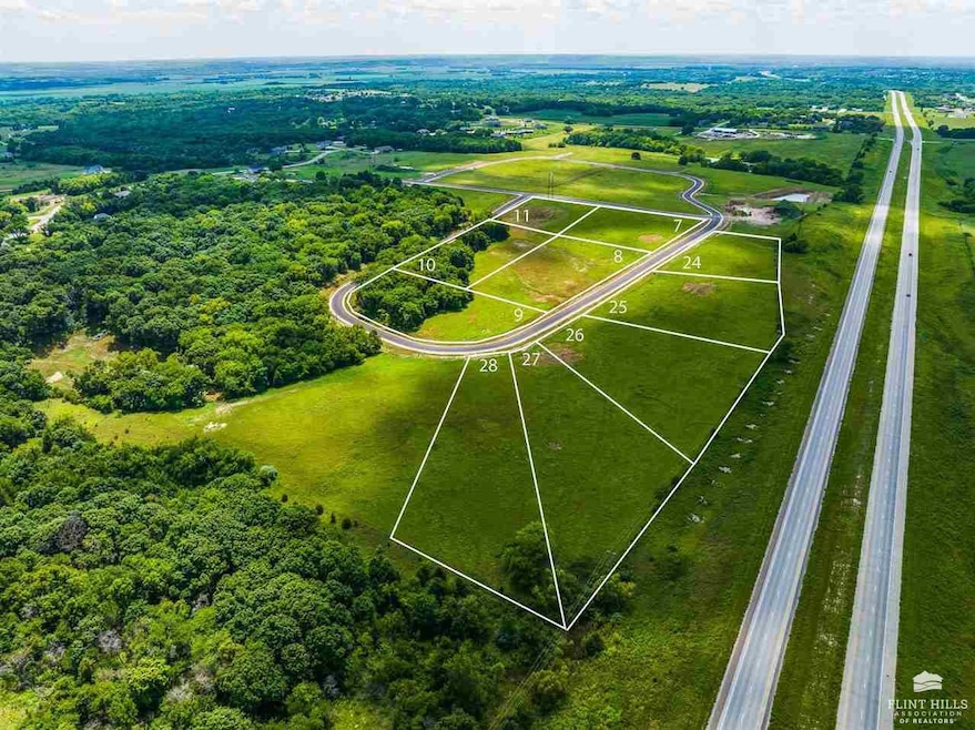 14416 Wildwood Cir, Wamego, KS 66547 - photo 1