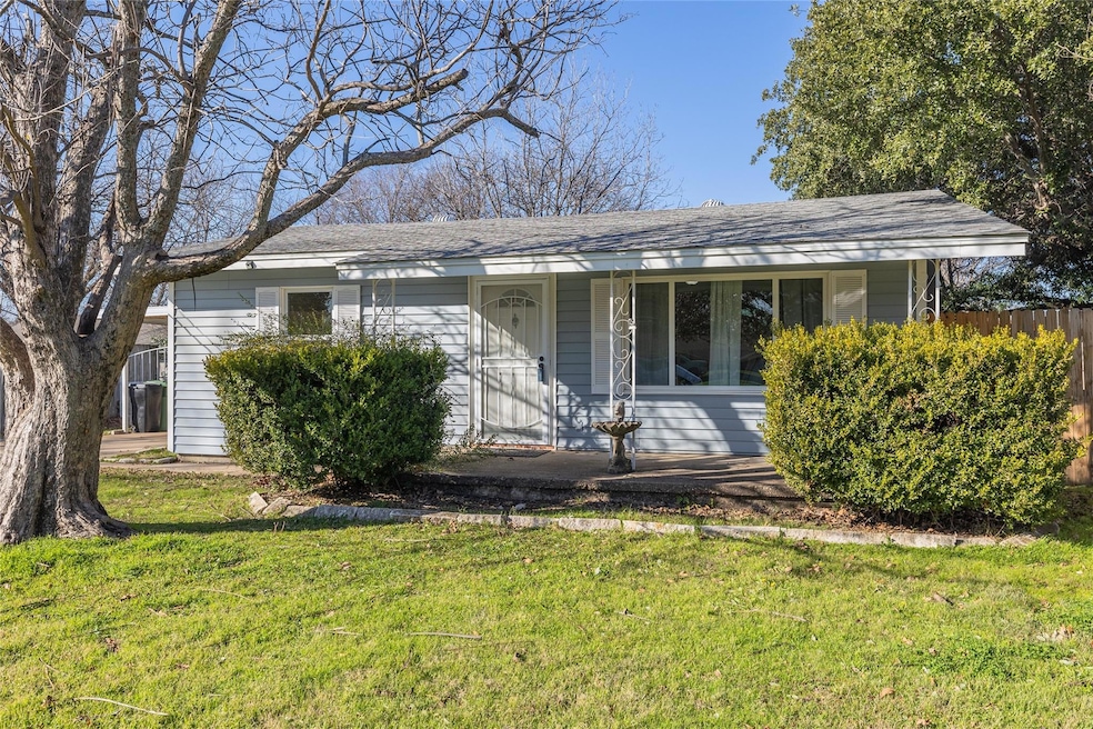 1313 Yates Dr, Hurst, TX 76053 - photo 1