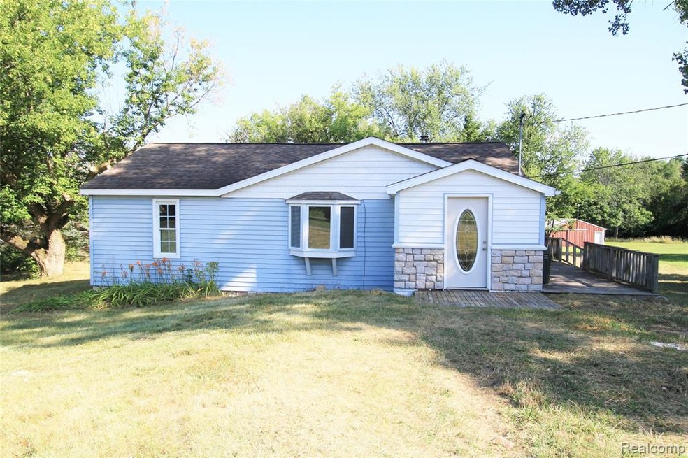 5325 Hubbard Dr, Flint, MI 48506 - photo 1