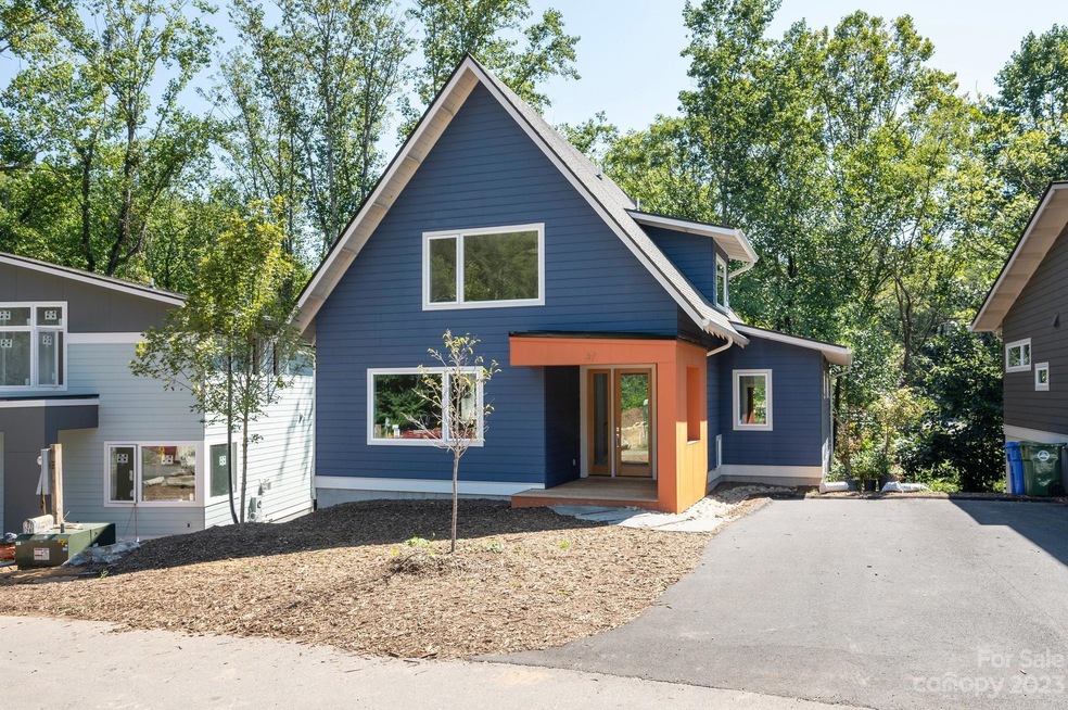 Brand New GreenBuilt and Energy Star Home by JAG Construction in Craggy Park