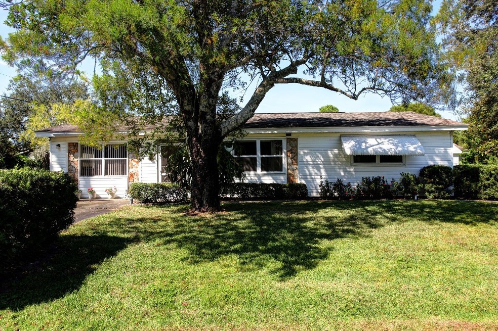 581 Concha Dr, Sebastian, FL 32958 - photo 1