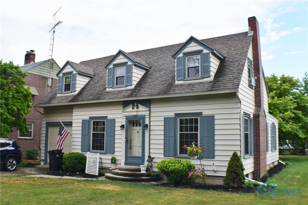 305 W College Ave, Woodville, OH 43469 - photo 1