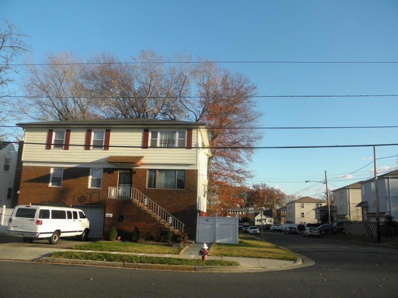 526 E Henry St, Linden, NJ 07036 - photo 1