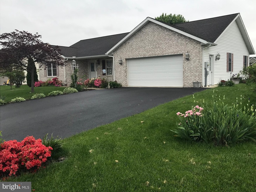 306 Rose Ann Dr, Chambersburg, PA 17201 - photo 1