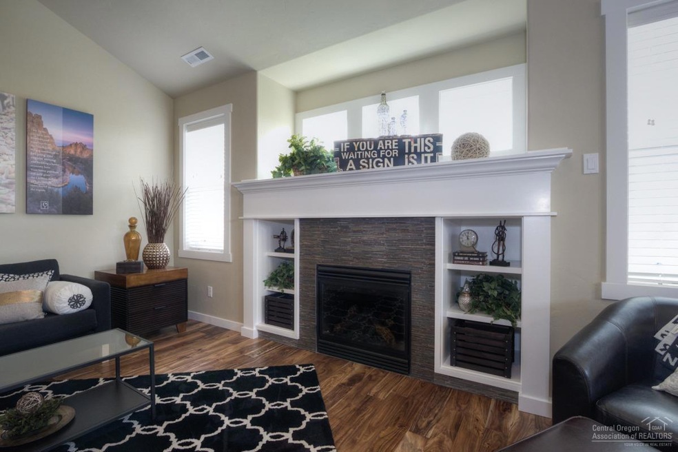 1558 W Williamson Ave, Sisters, OR 97759 - photo 1