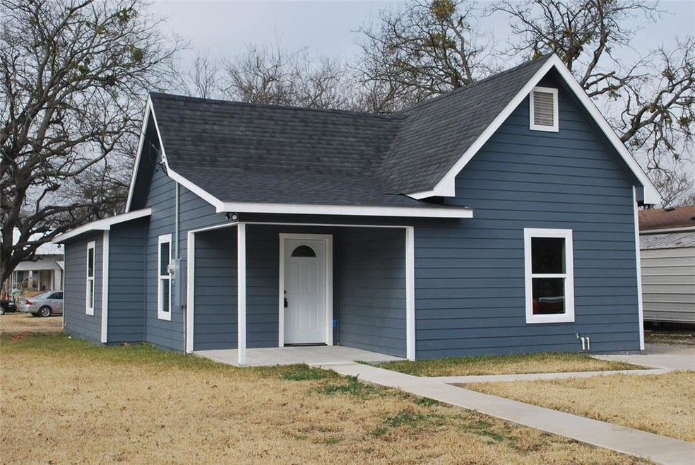 903 Mill St, Gainesville, TX 76240 - photo 1