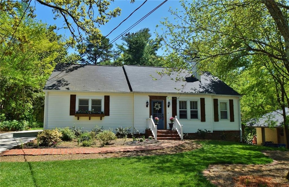 1054 Lanier Ave, Gainesville, GA 30501 - photo 1